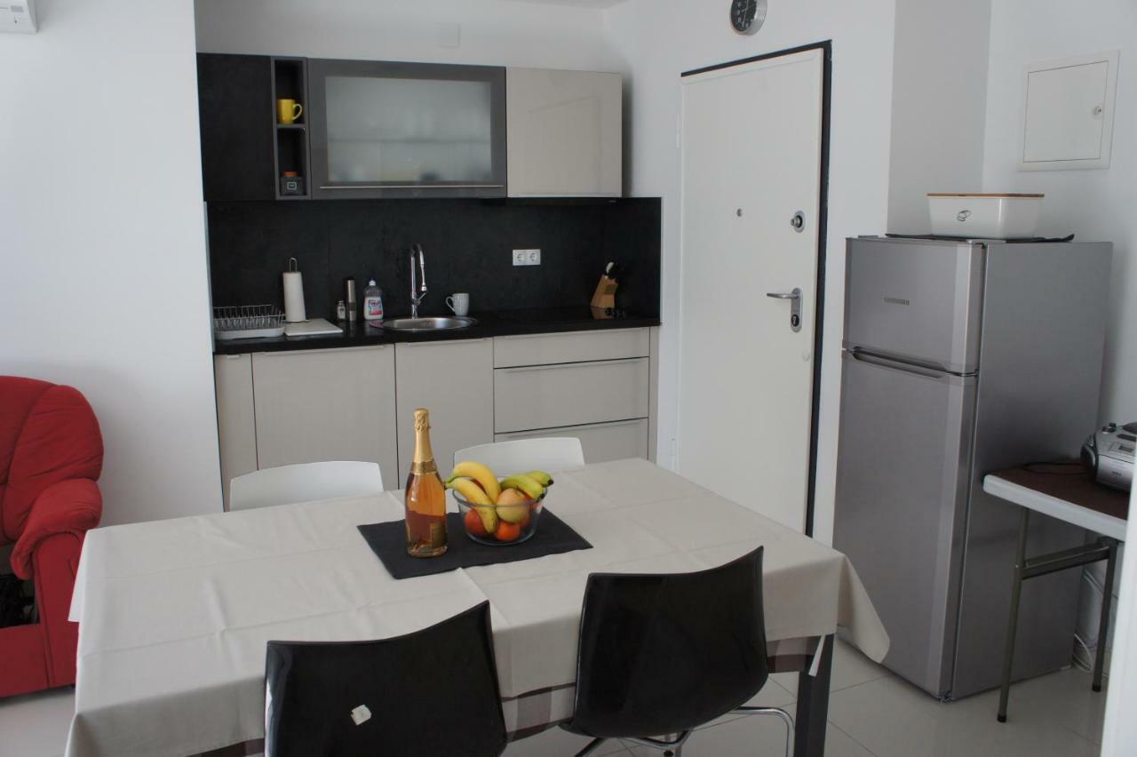 Apartment White Vantacici Εξωτερικό φωτογραφία